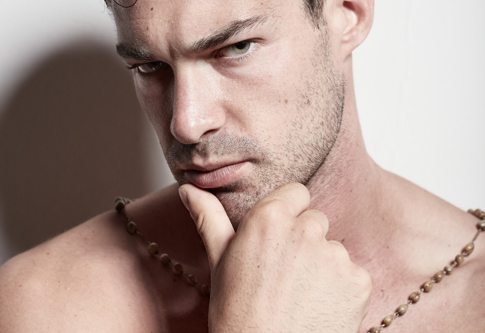 Book fotográfico de modelo Aurelian por Polarizador Estudio, detalle 23