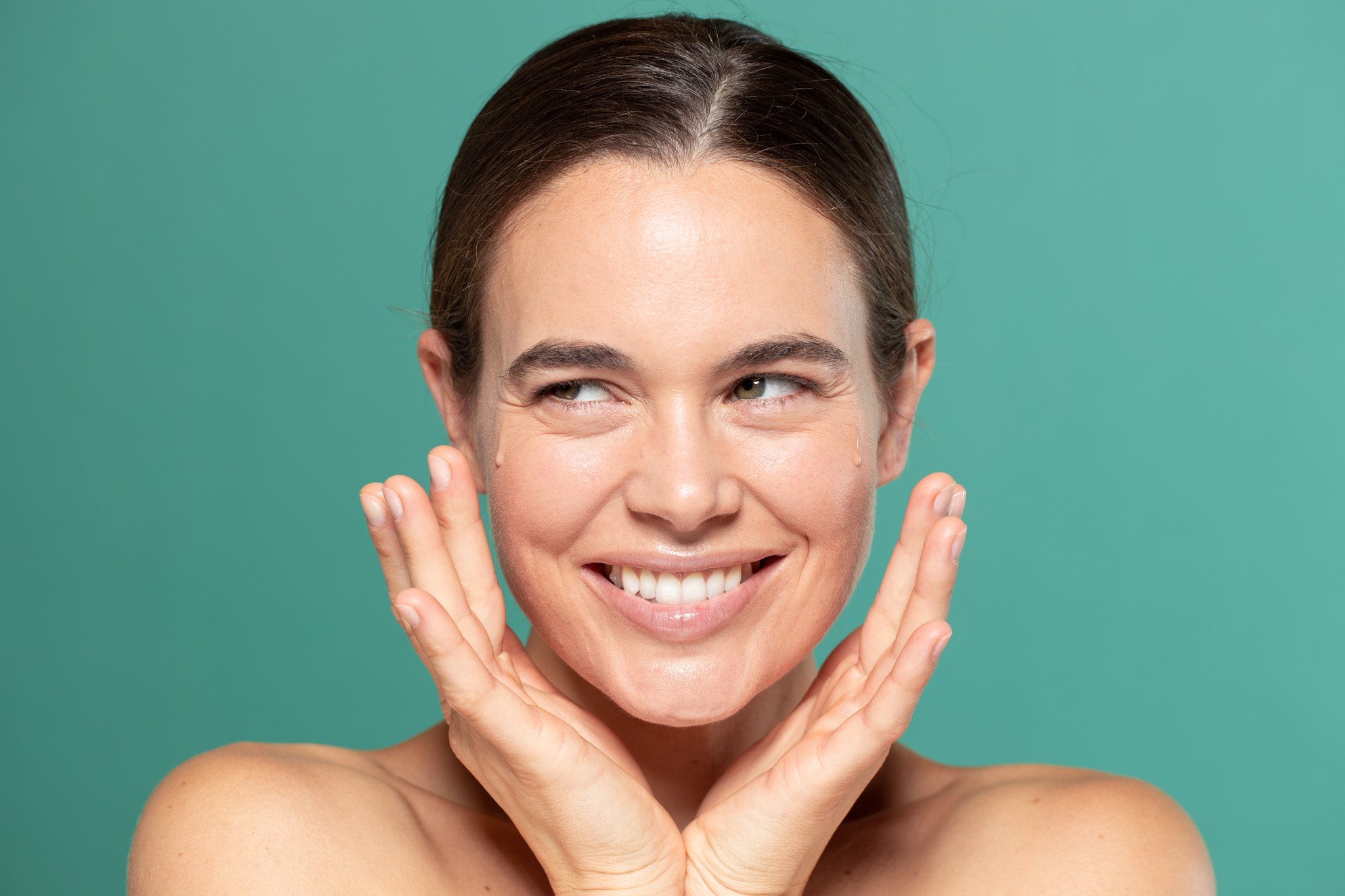 Campaña fotográfica Skincare Avanzado por Polarizador Estudio, detalle 1