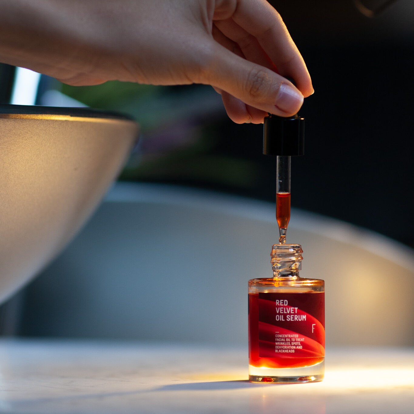 Campaña fotográfica Sérum por Polarizador Estudio, detalle 1
