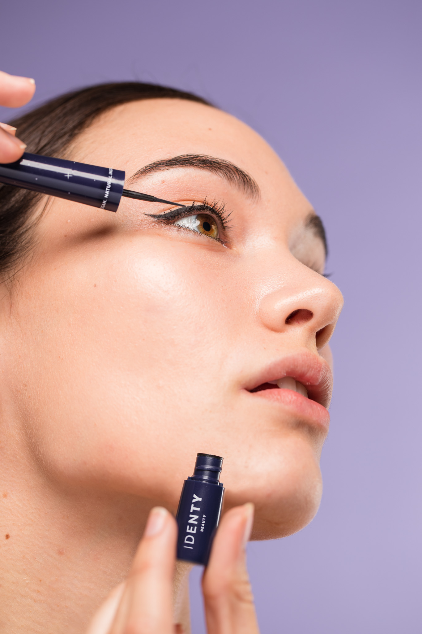 Campaña fotográfica delineador Identy Beauty por Polarizador Estudio, detalle 5