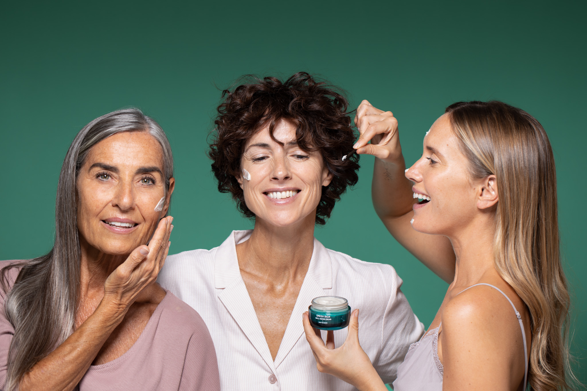 Campaña fotográfica Omega Freshly Cosmetics por Polarizador Estudio