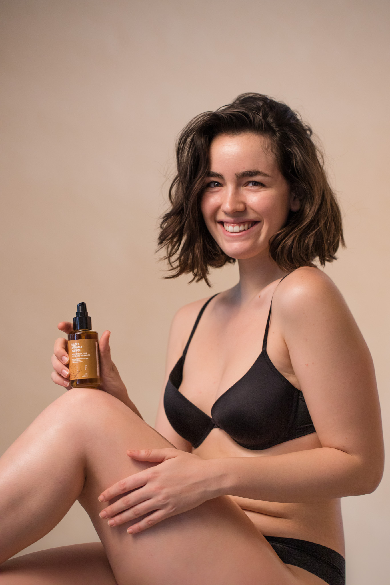 Campaña fotográfica Aceite Corporal por Polarizador Estudio, detalle 11