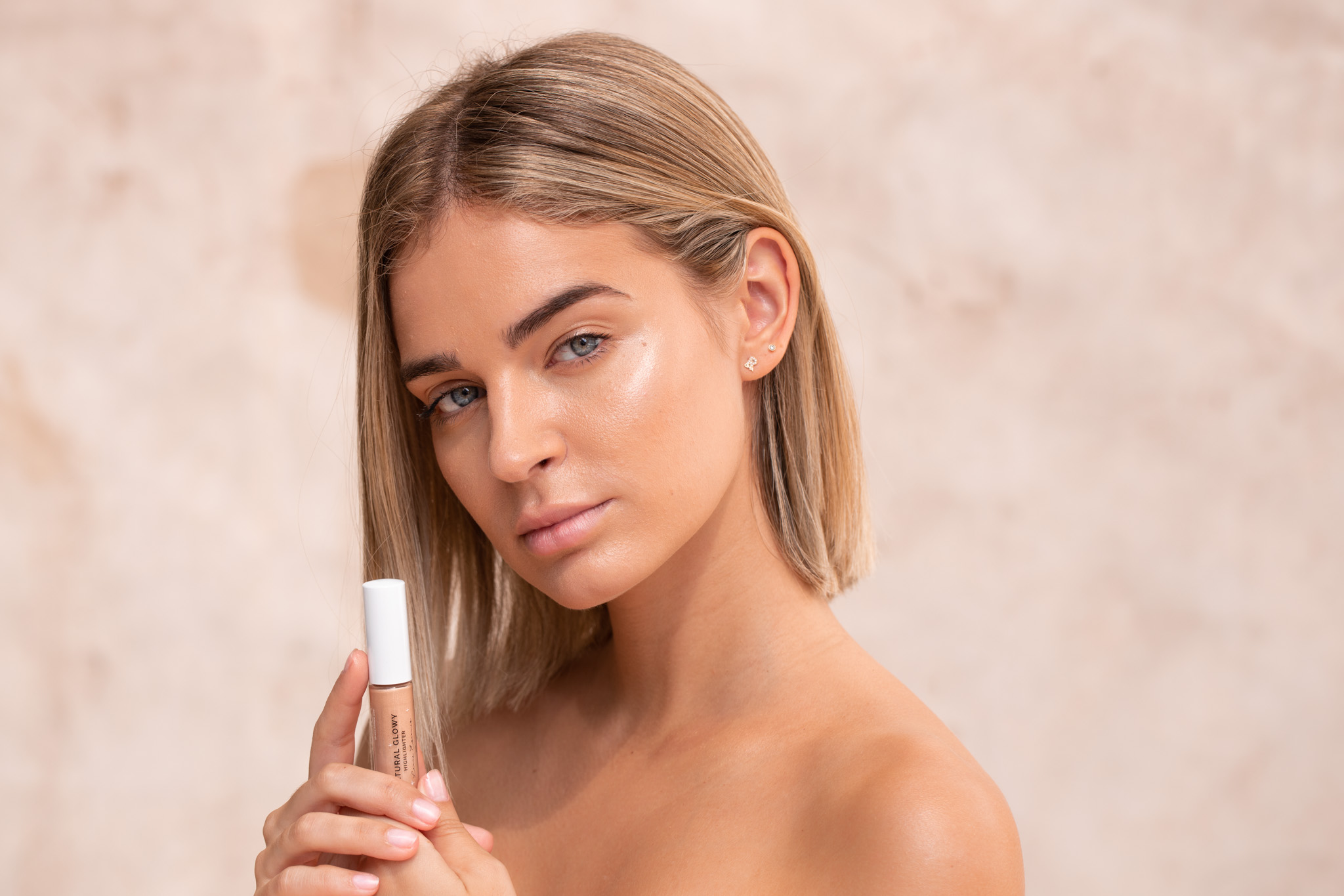 Campaña fotográfica Iluminador Beauty por Polarizador Estudio, detalle 3